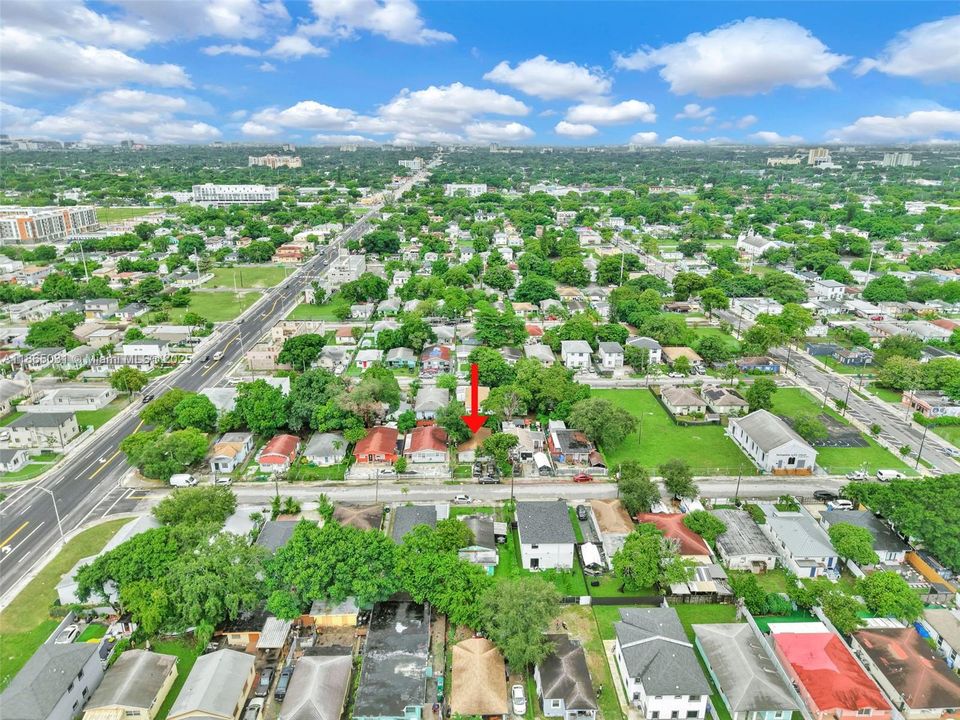 合同活跃: $319,999 (3 贝兹, 1 浴室, 1040 平方英尺)