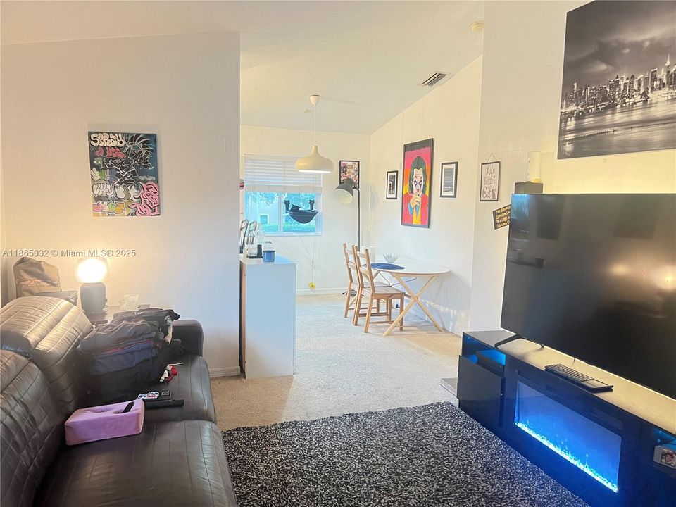 Active With Contract: $200,000 (3 beds, 2 baths, 1176 Square Feet)