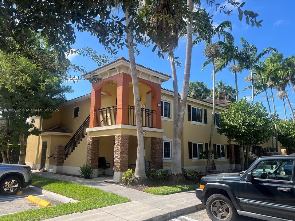 Active With Contract: $200,000 (3 beds, 2 baths, 1176 Square Feet)