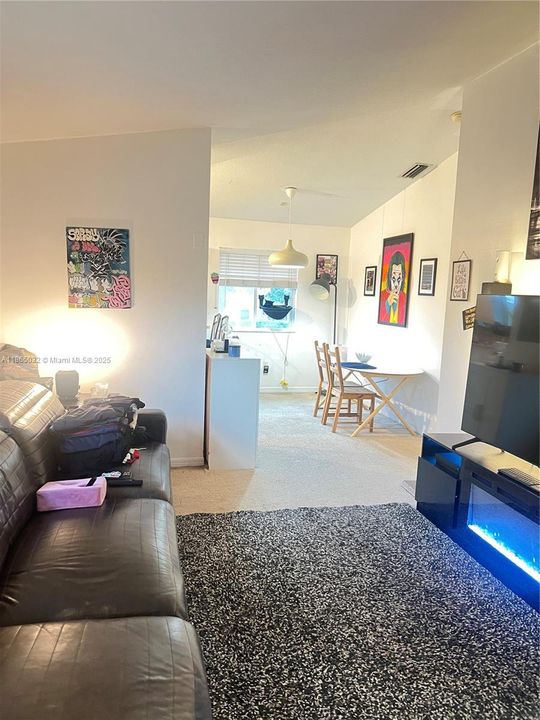 Active With Contract: $200,000 (3 beds, 2 baths, 1176 Square Feet)