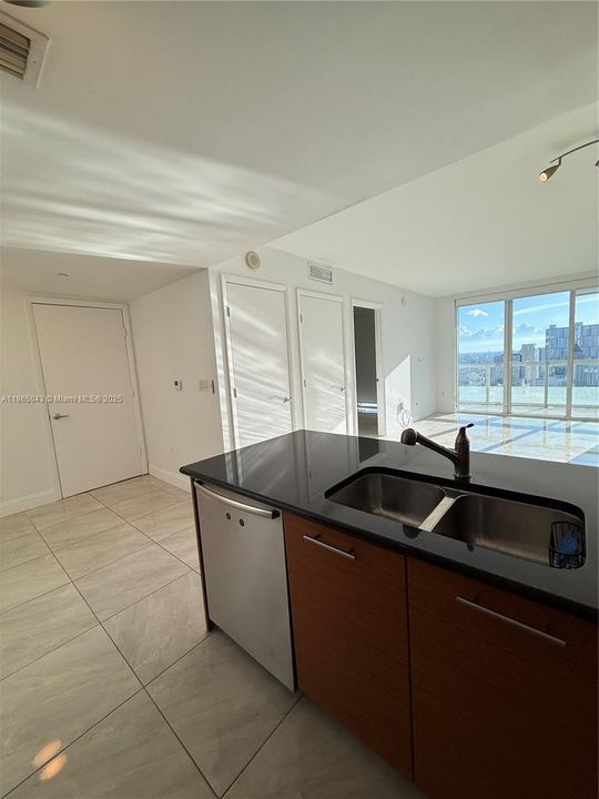 На продажу: $440,000 (1 спален, 1 ванн, 845 Квадратных фут)