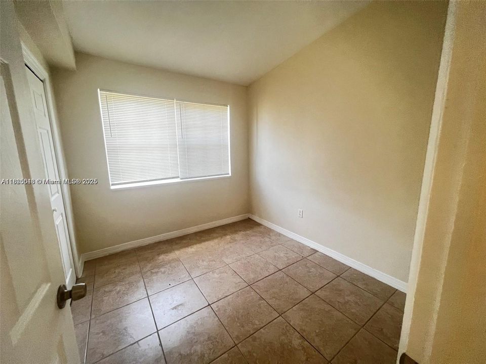 Под контрактом: $3,099 (4 спален, 2 ванн, 1358 Квадратных фут)