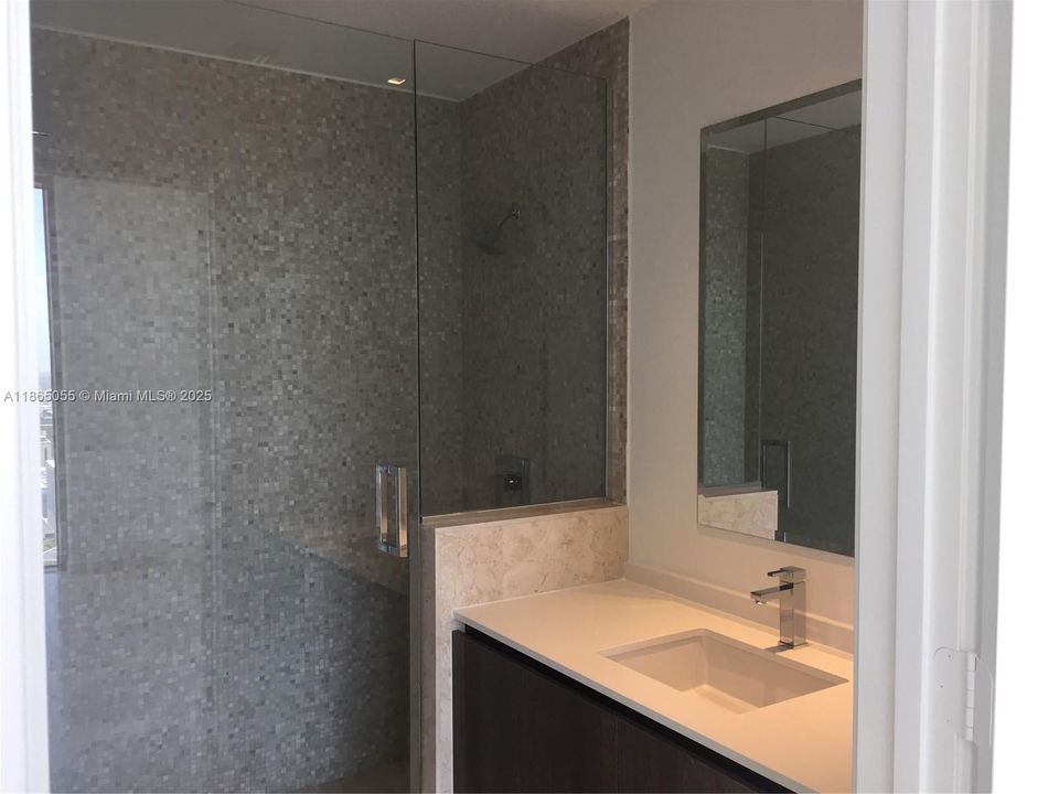 Под контрактом: $6,800 (2 спален, 2 ванн, 1265 Квадратных фут)