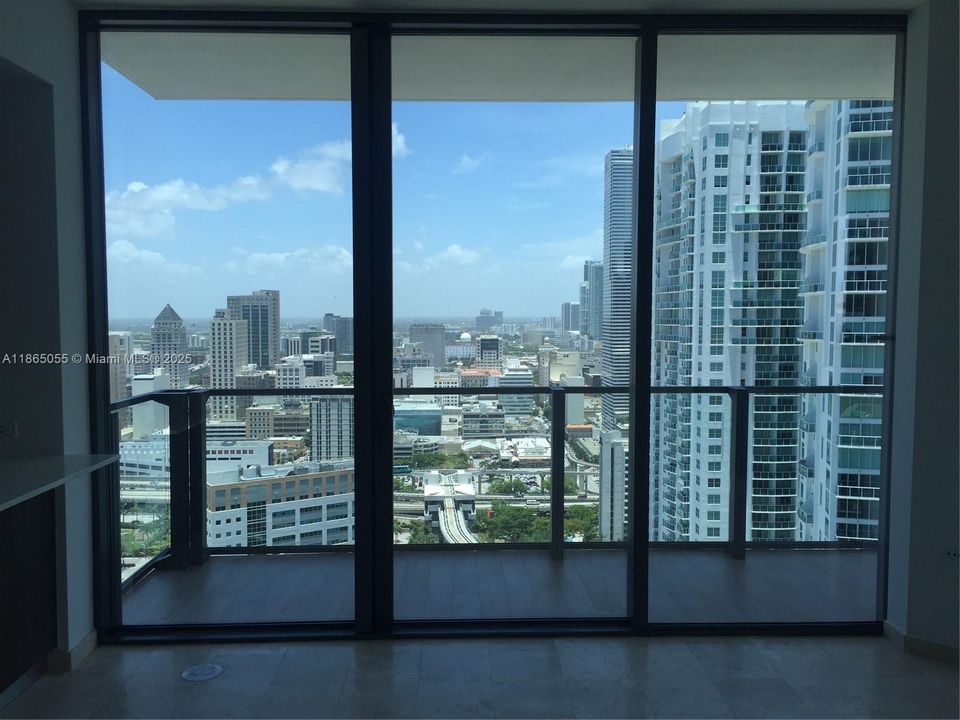 Под контрактом: $6,800 (2 спален, 2 ванн, 1265 Квадратных фут)