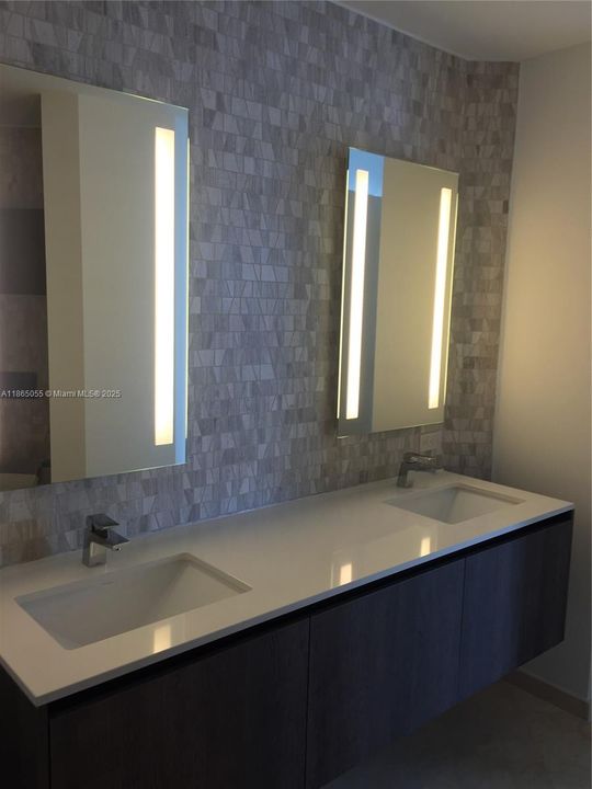 Под контрактом: $6,800 (2 спален, 2 ванн, 1265 Квадратных фут)