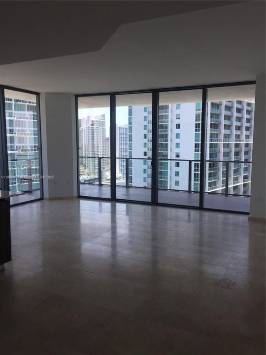 Под контрактом: $6,800 (2 спален, 2 ванн, 1265 Квадратных фут)