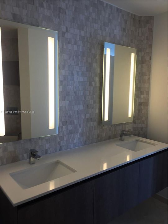 Под контрактом: $6,800 (2 спален, 2 ванн, 1265 Квадратных фут)