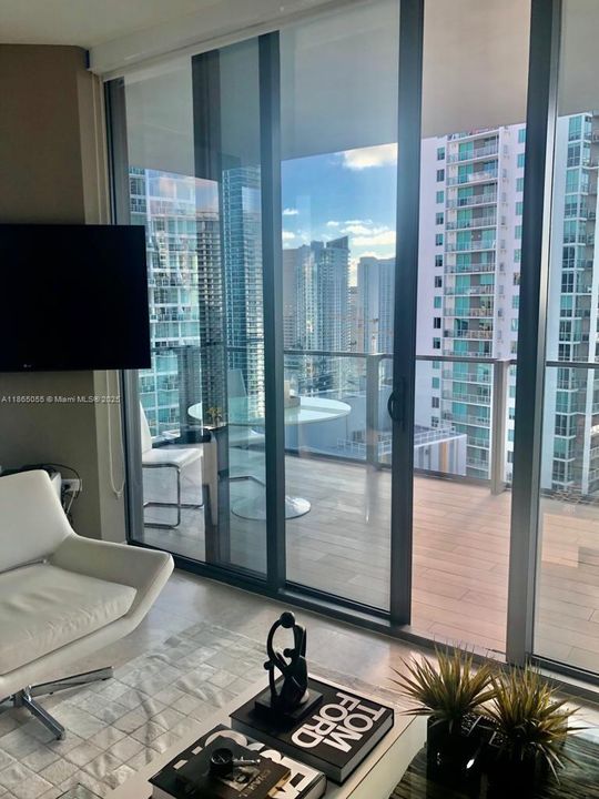 Под контрактом: $6,800 (2 спален, 2 ванн, 1265 Квадратных фут)