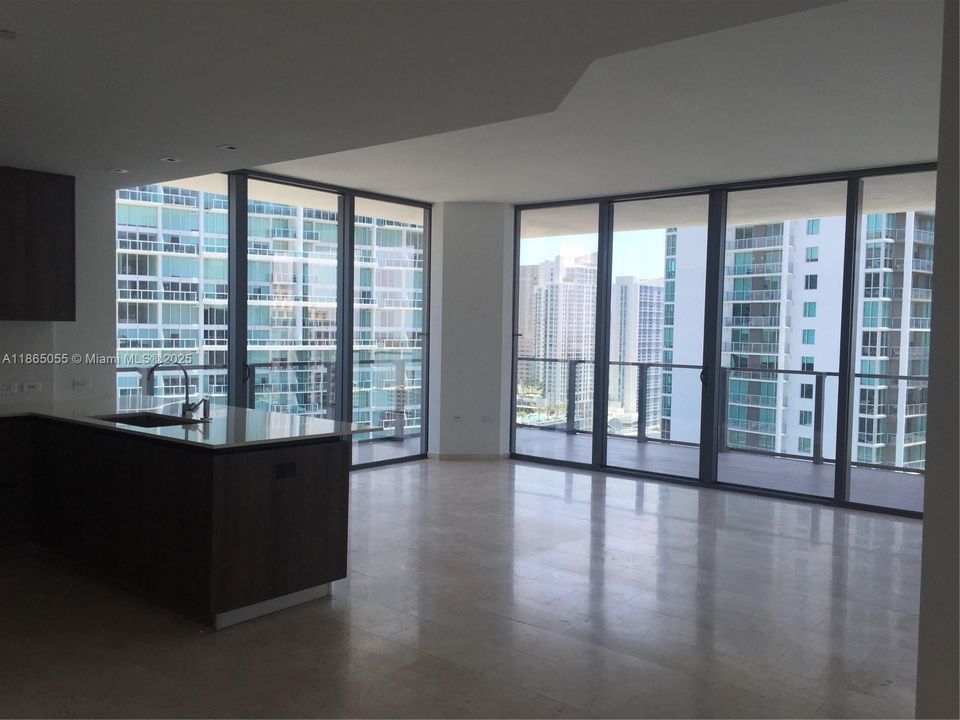 Под контрактом: $6,800 (2 спален, 2 ванн, 1265 Квадратных фут)