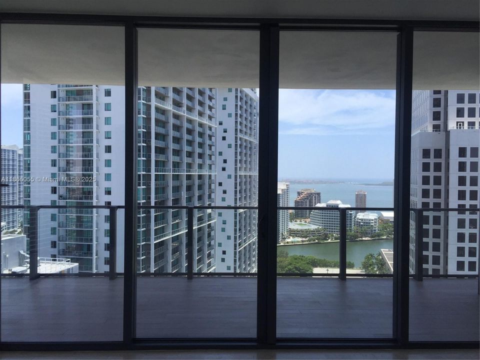 Под контрактом: $6,800 (2 спален, 2 ванн, 1265 Квадратных фут)