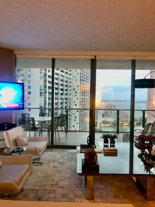 Под контрактом: $6,800 (2 спален, 2 ванн, 1265 Квадратных фут)