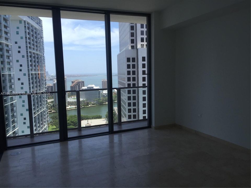 Под контрактом: $6,800 (2 спален, 2 ванн, 1265 Квадратных фут)