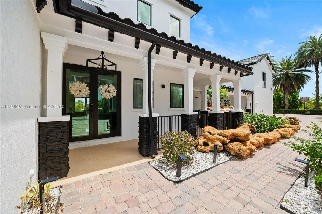 待售: $1,828,000 (5 贝兹, 5 浴室, 3945 平方英尺)