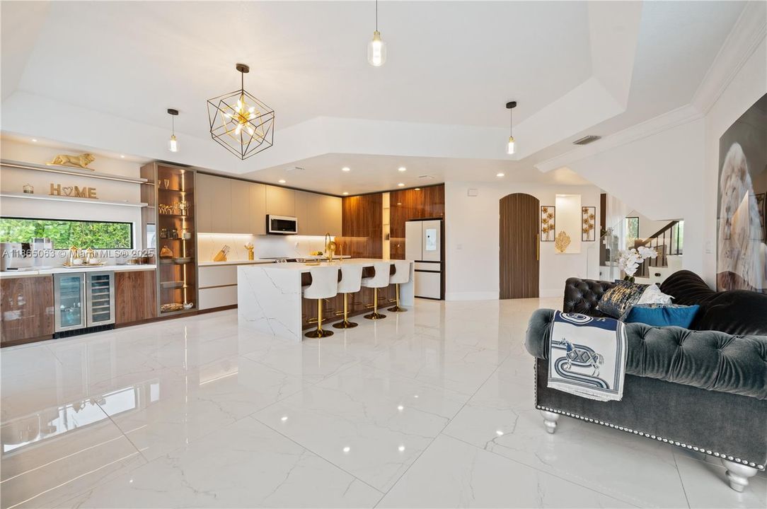 待售: $1,828,000 (5 贝兹, 5 浴室, 3945 平方英尺)