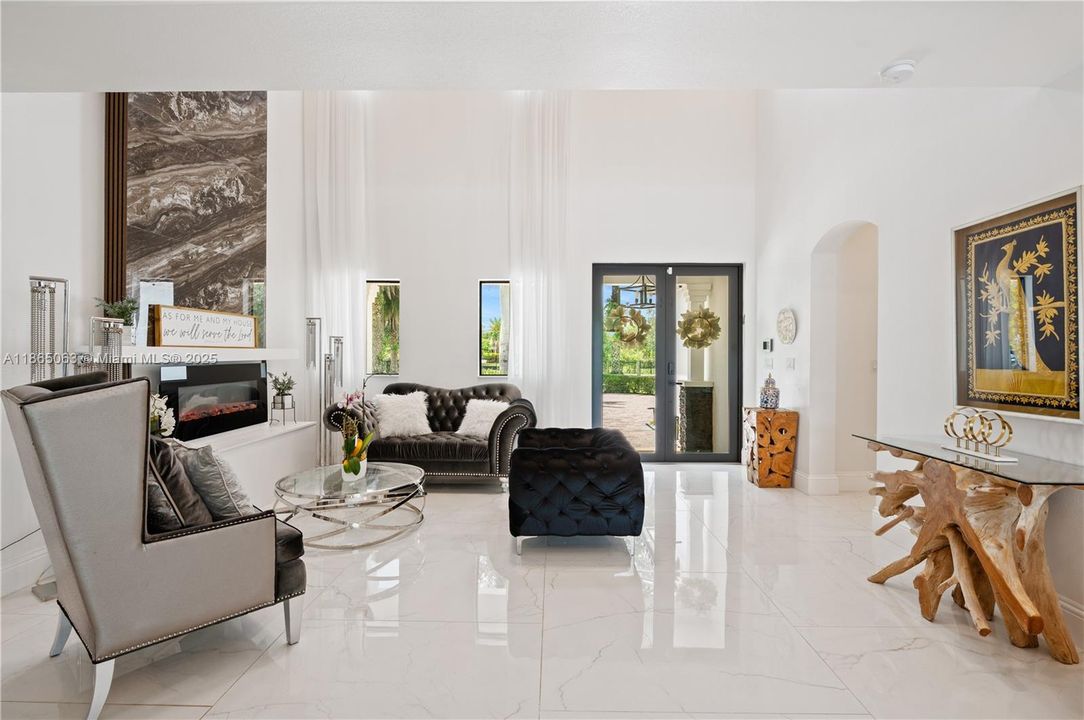 待售: $1,828,000 (5 贝兹, 5 浴室, 3945 平方英尺)