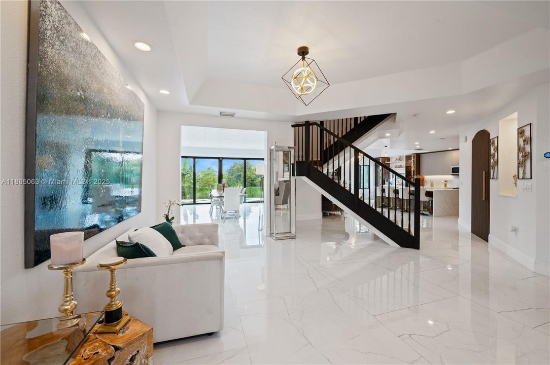 待售: $1,828,000 (5 贝兹, 5 浴室, 3945 平方英尺)