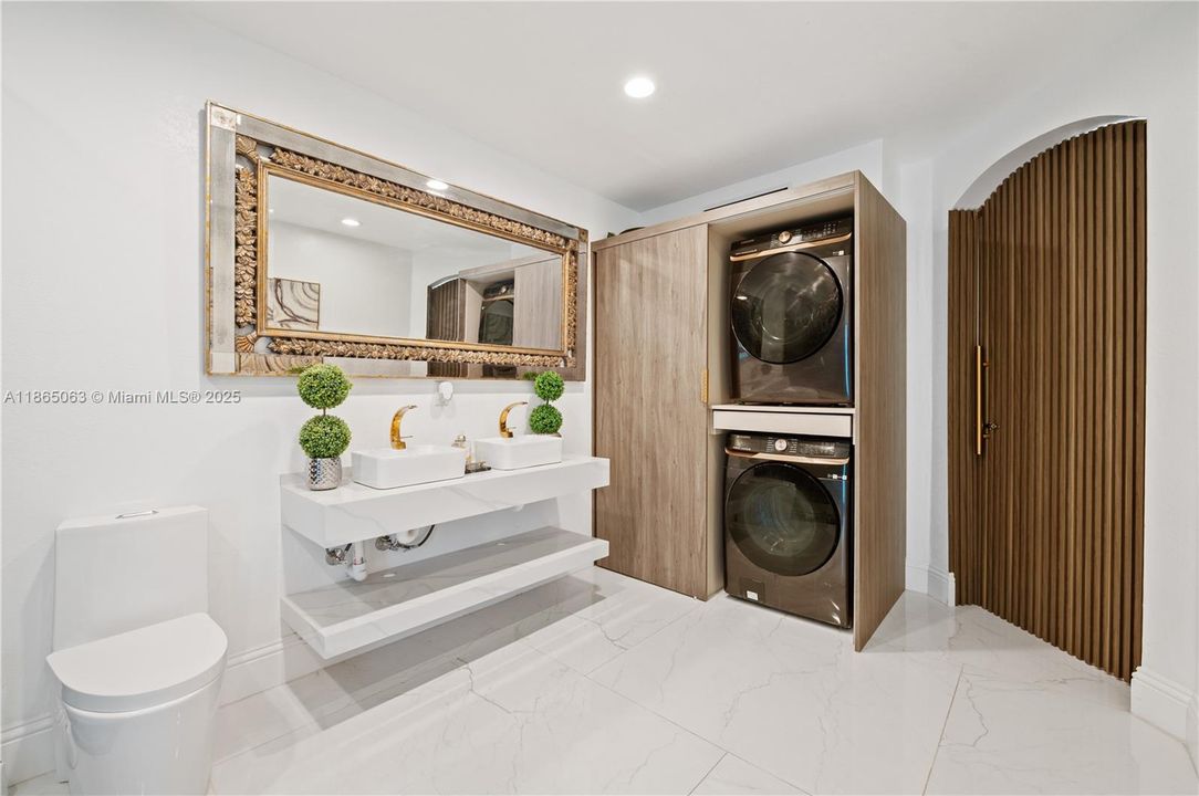 待售: $1,828,000 (5 贝兹, 5 浴室, 3945 平方英尺)