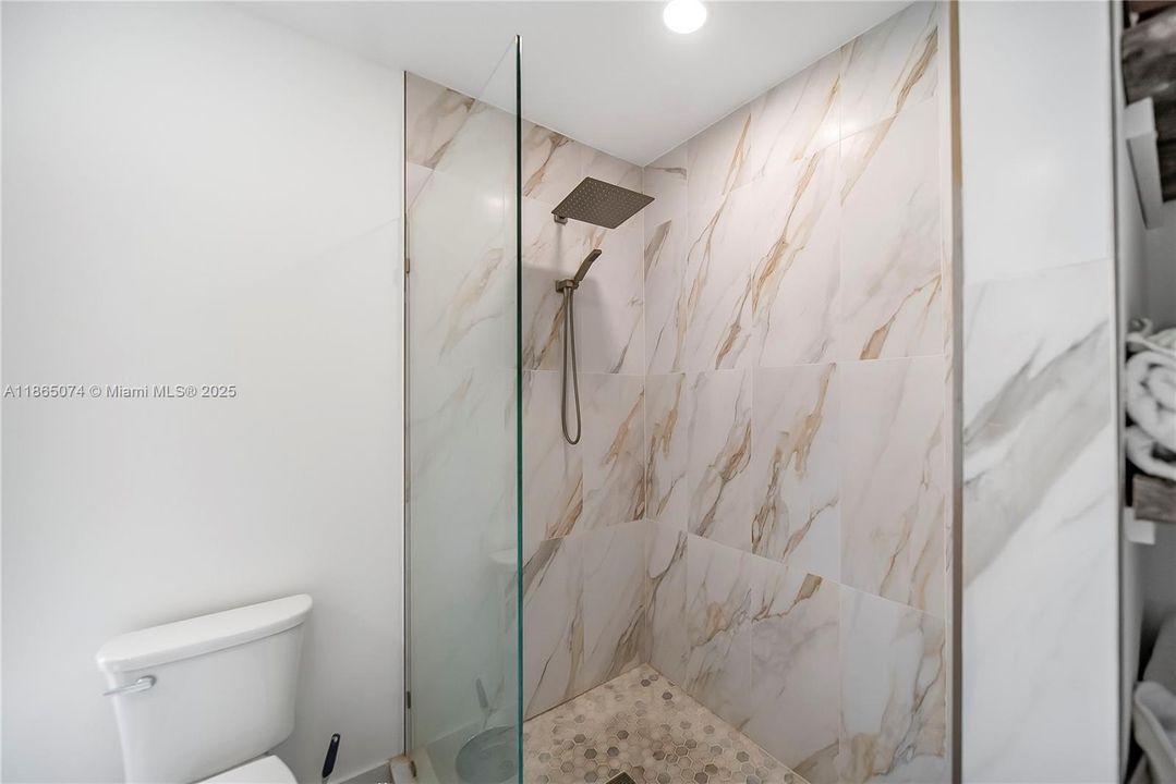 На продажу: $6,495,000 (5 спален, 4 ванн, 3385 Квадратных фут)