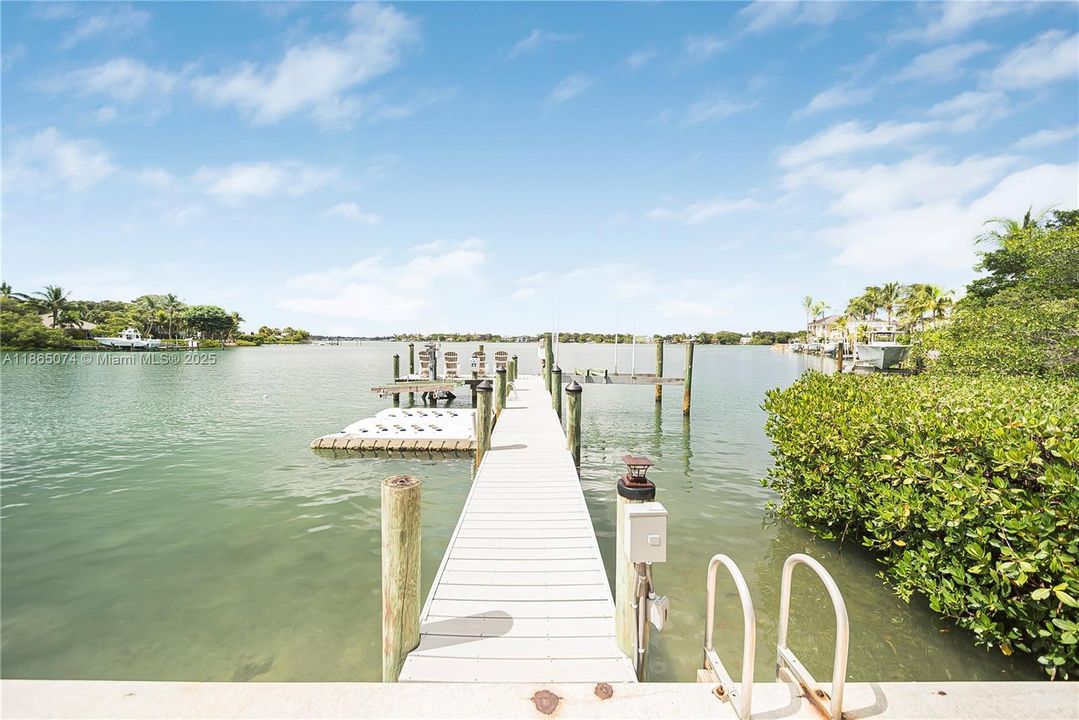 На продажу: $6,495,000 (5 спален, 4 ванн, 3385 Квадратных фут)