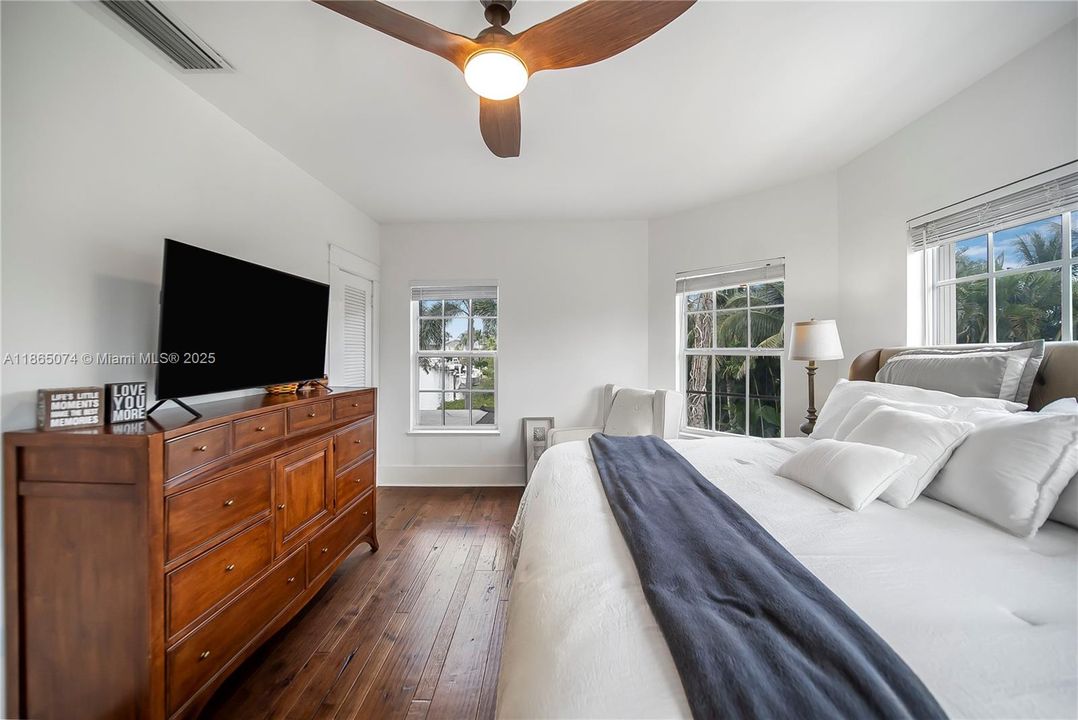 На продажу: $6,495,000 (5 спален, 4 ванн, 3385 Квадратных фут)