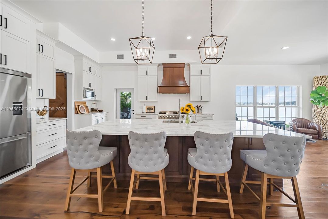 На продажу: $6,495,000 (5 спален, 4 ванн, 3385 Квадратных фут)