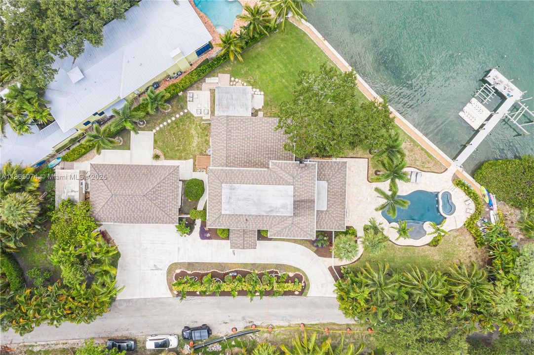 На продажу: $6,495,000 (5 спален, 4 ванн, 3385 Квадратных фут)