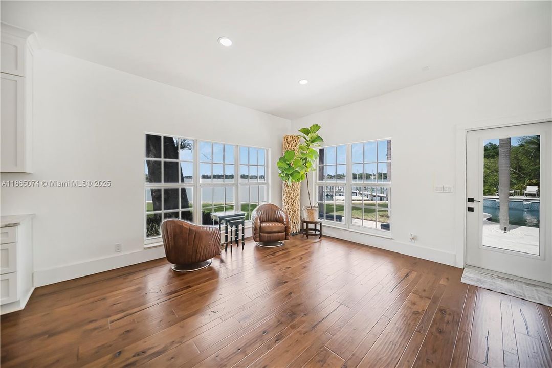 На продажу: $6,495,000 (5 спален, 4 ванн, 3385 Квадратных фут)