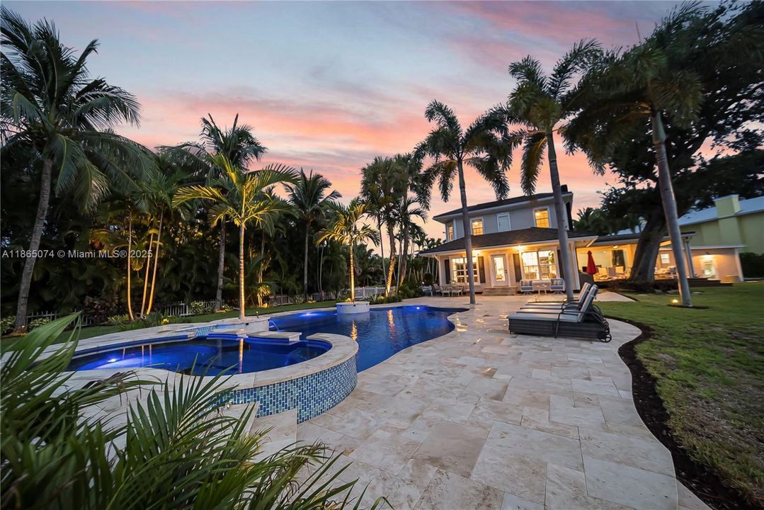 На продажу: $6,495,000 (5 спален, 4 ванн, 3385 Квадратных фут)