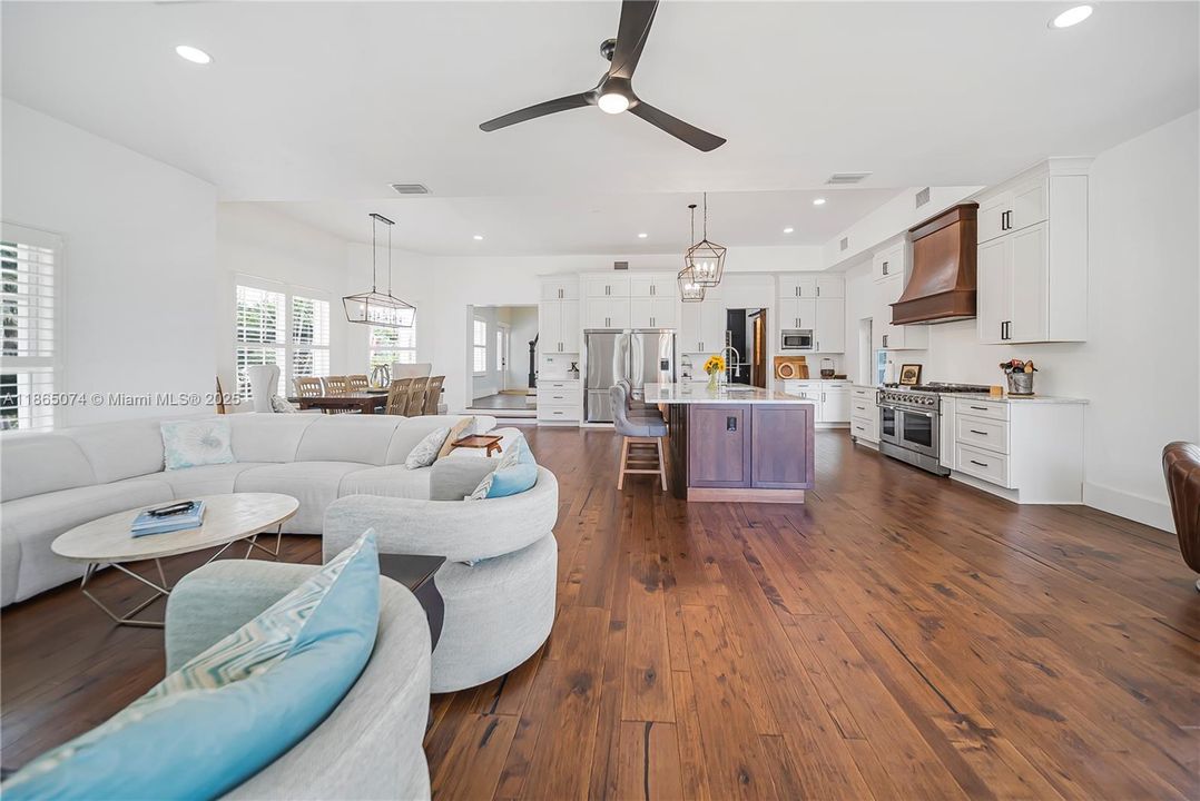 На продажу: $6,495,000 (5 спален, 4 ванн, 3385 Квадратных фут)