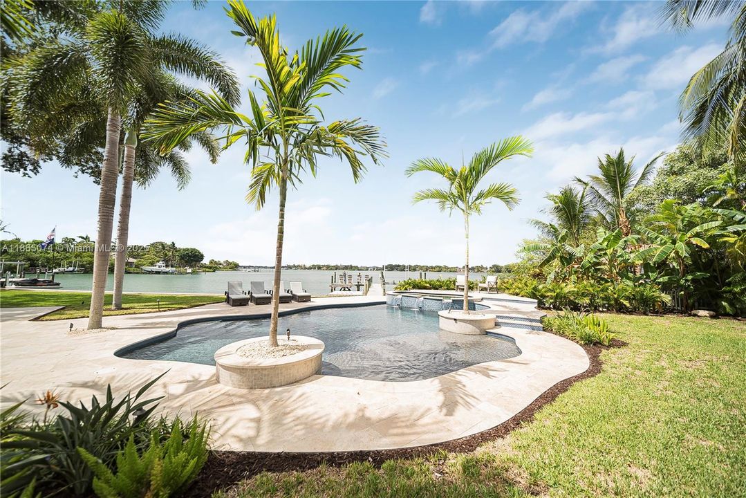 На продажу: $6,495,000 (5 спален, 4 ванн, 3385 Квадратных фут)