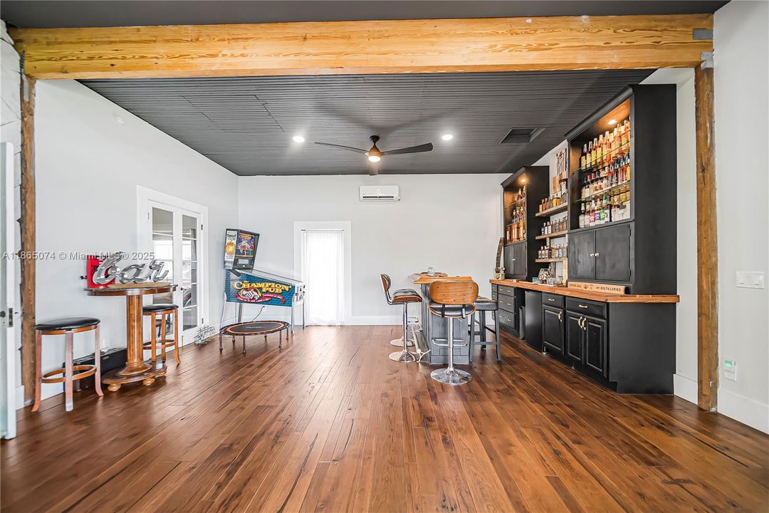 На продажу: $6,495,000 (5 спален, 4 ванн, 3385 Квадратных фут)