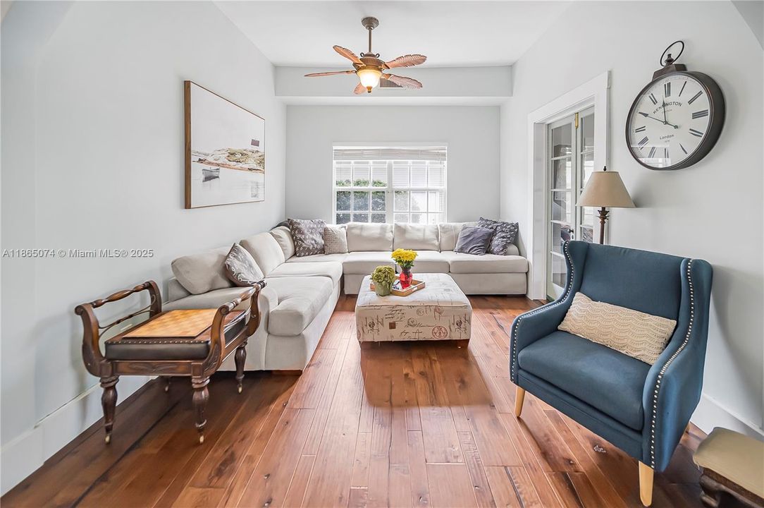 На продажу: $6,495,000 (5 спален, 4 ванн, 3385 Квадратных фут)