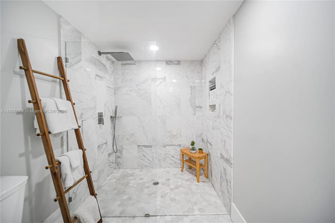 На продажу: $6,495,000 (5 спален, 4 ванн, 3385 Квадратных фут)