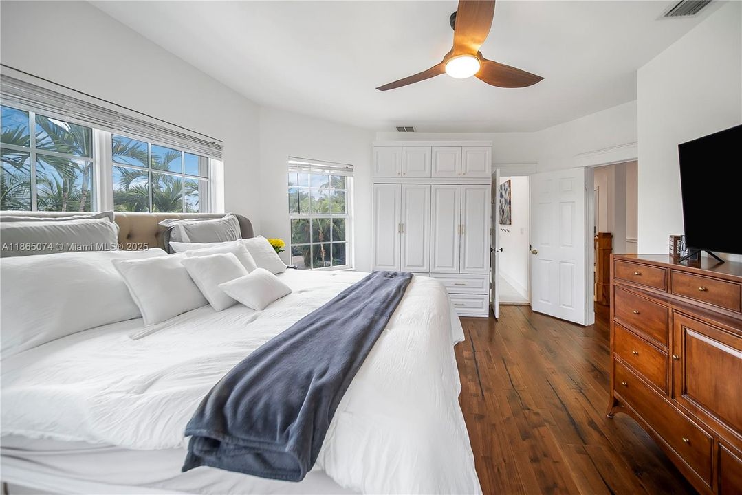 На продажу: $6,495,000 (5 спален, 4 ванн, 3385 Квадратных фут)