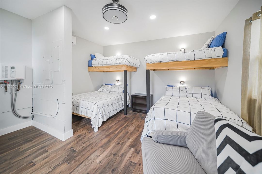 На продажу: $6,495,000 (5 спален, 4 ванн, 3385 Квадратных фут)