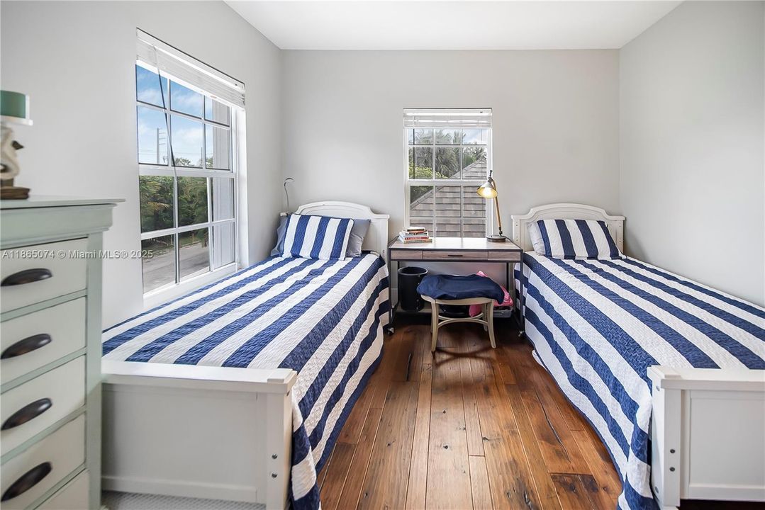 На продажу: $6,495,000 (5 спален, 4 ванн, 3385 Квадратных фут)