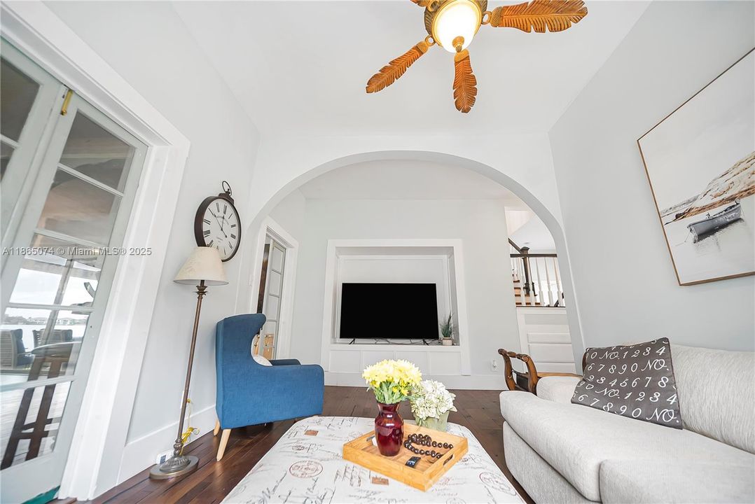 На продажу: $6,495,000 (5 спален, 4 ванн, 3385 Квадратных фут)