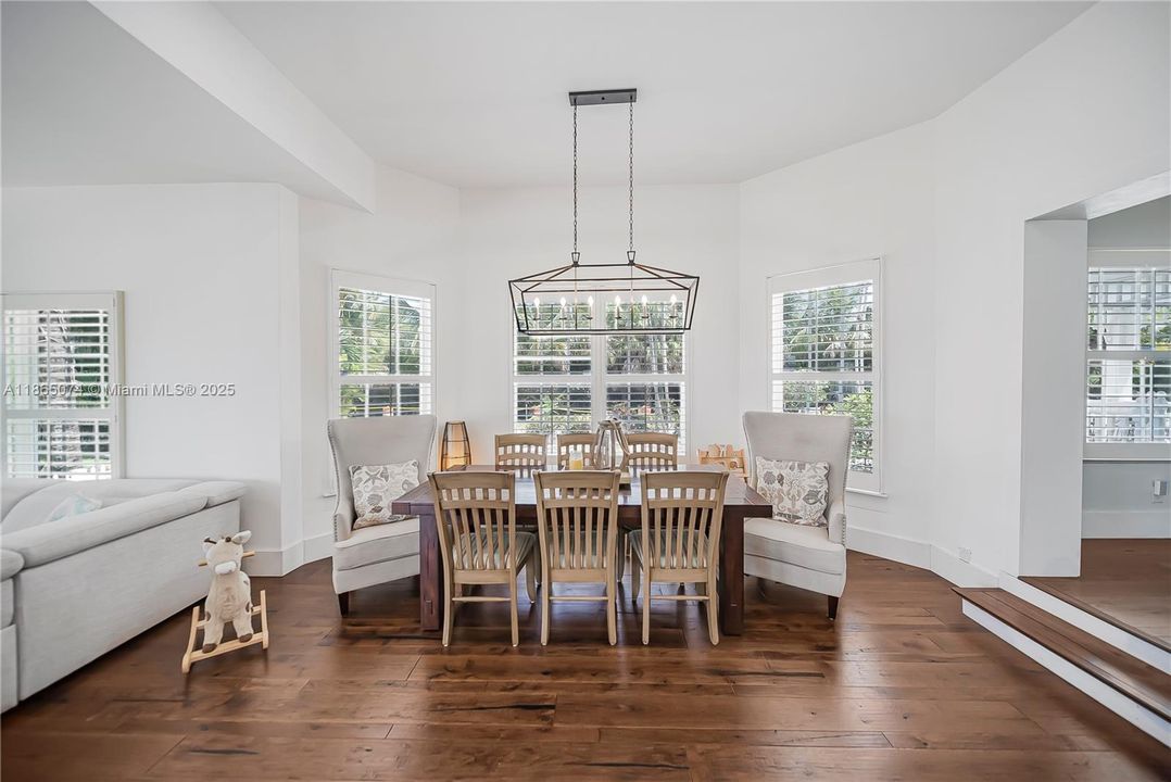 На продажу: $6,495,000 (5 спален, 4 ванн, 3385 Квадратных фут)