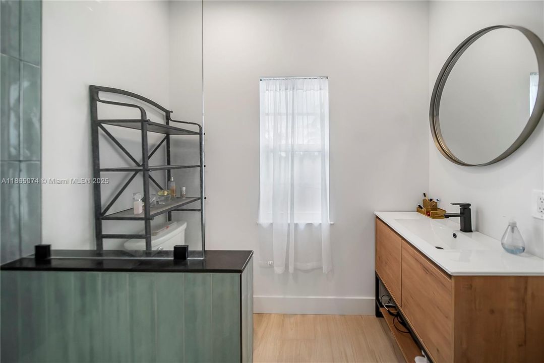 На продажу: $6,495,000 (5 спален, 4 ванн, 3385 Квадратных фут)