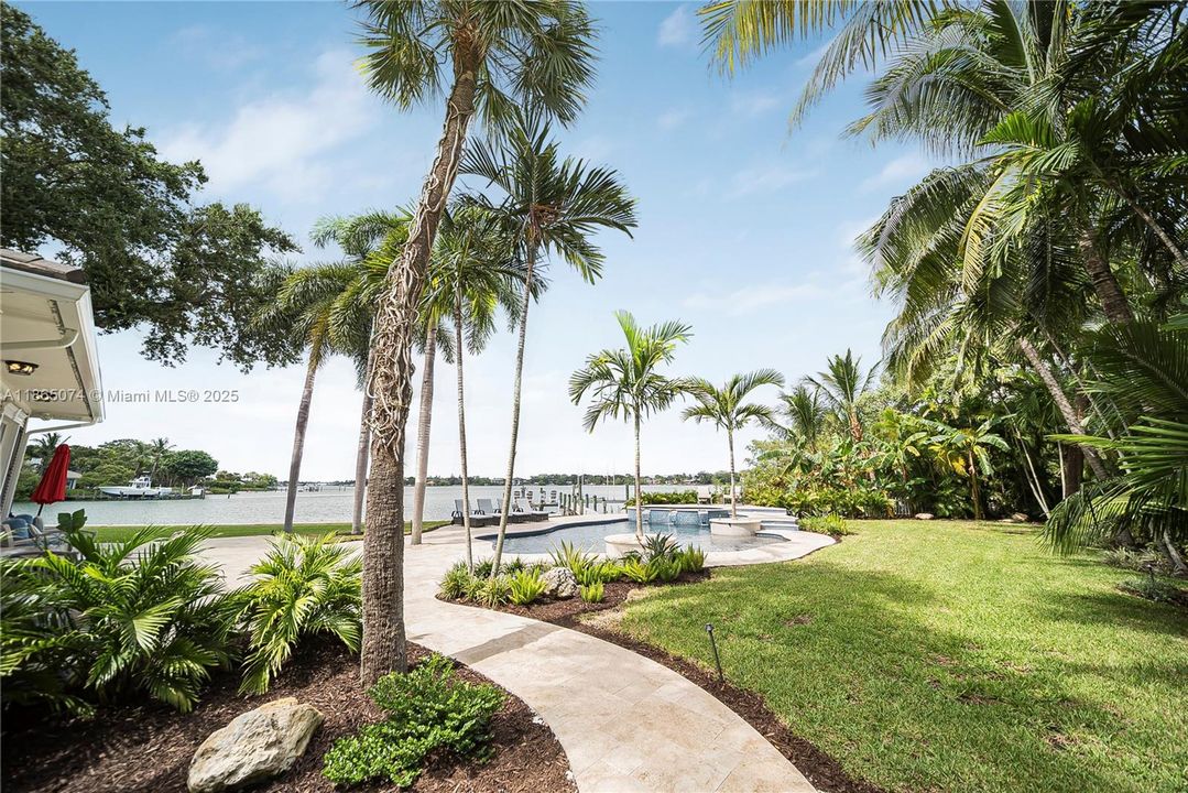 На продажу: $6,495,000 (5 спален, 4 ванн, 3385 Квадратных фут)