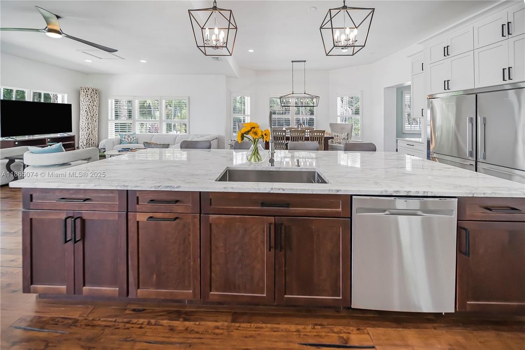 На продажу: $6,495,000 (5 спален, 4 ванн, 3385 Квадратных фут)