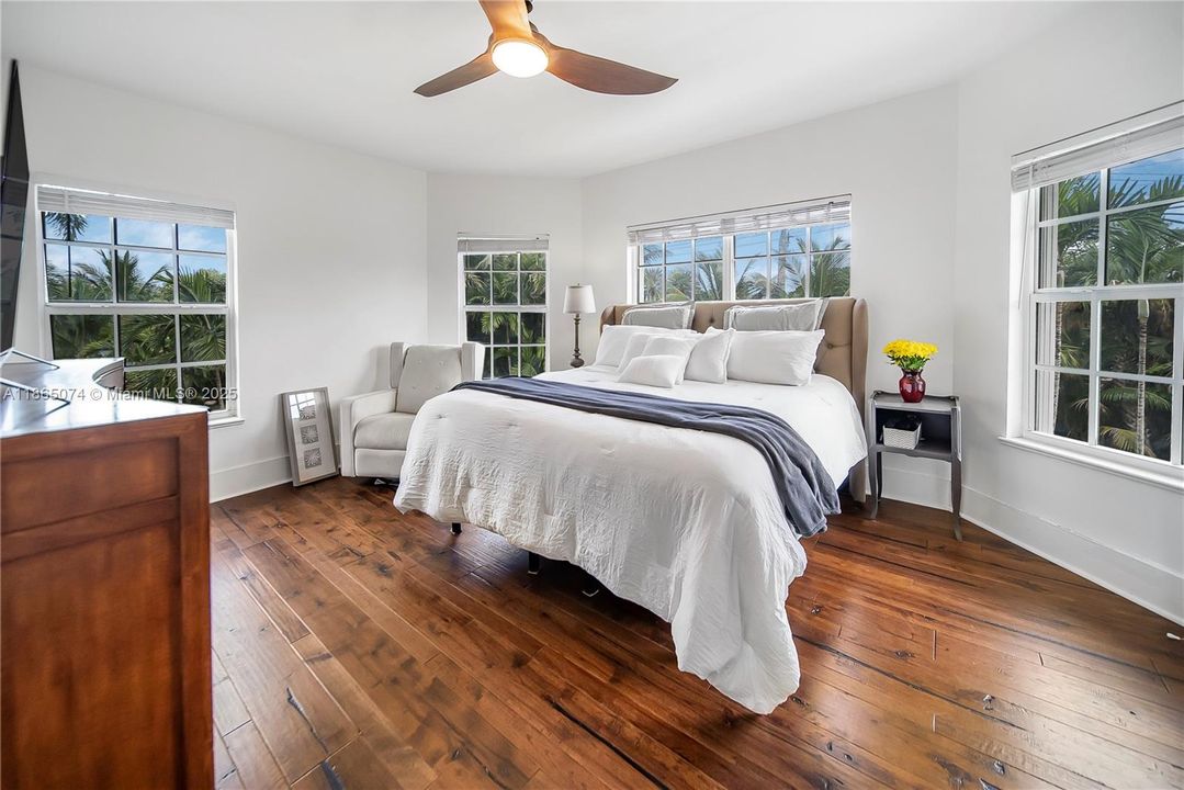 На продажу: $6,495,000 (5 спален, 4 ванн, 3385 Квадратных фут)