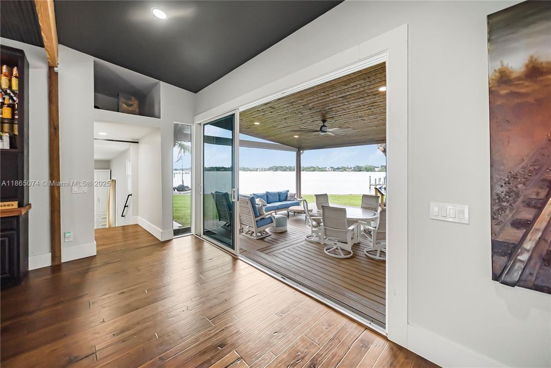 На продажу: $6,495,000 (5 спален, 4 ванн, 3385 Квадратных фут)