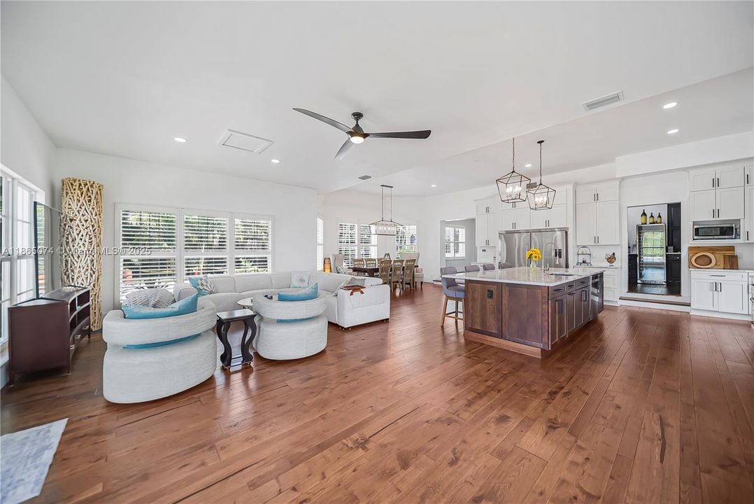 На продажу: $6,495,000 (5 спален, 4 ванн, 3385 Квадратных фут)