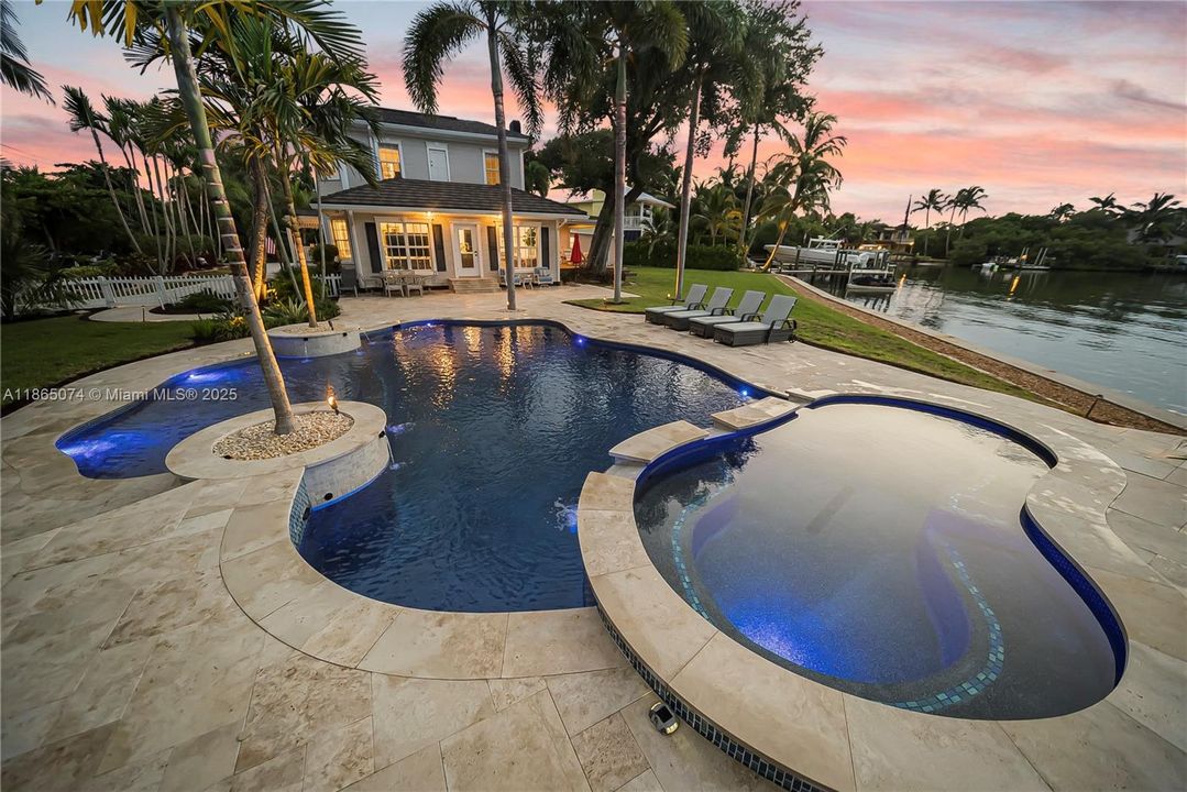 На продажу: $6,495,000 (5 спален, 4 ванн, 3385 Квадратных фут)