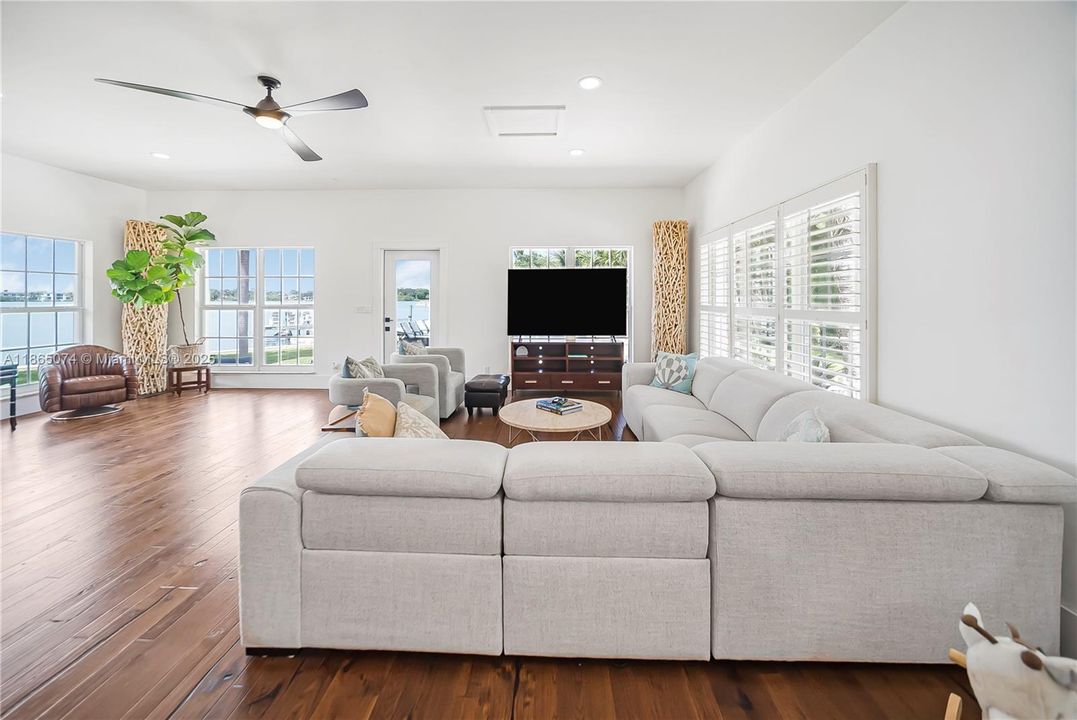 На продажу: $6,495,000 (5 спален, 4 ванн, 3385 Квадратных фут)