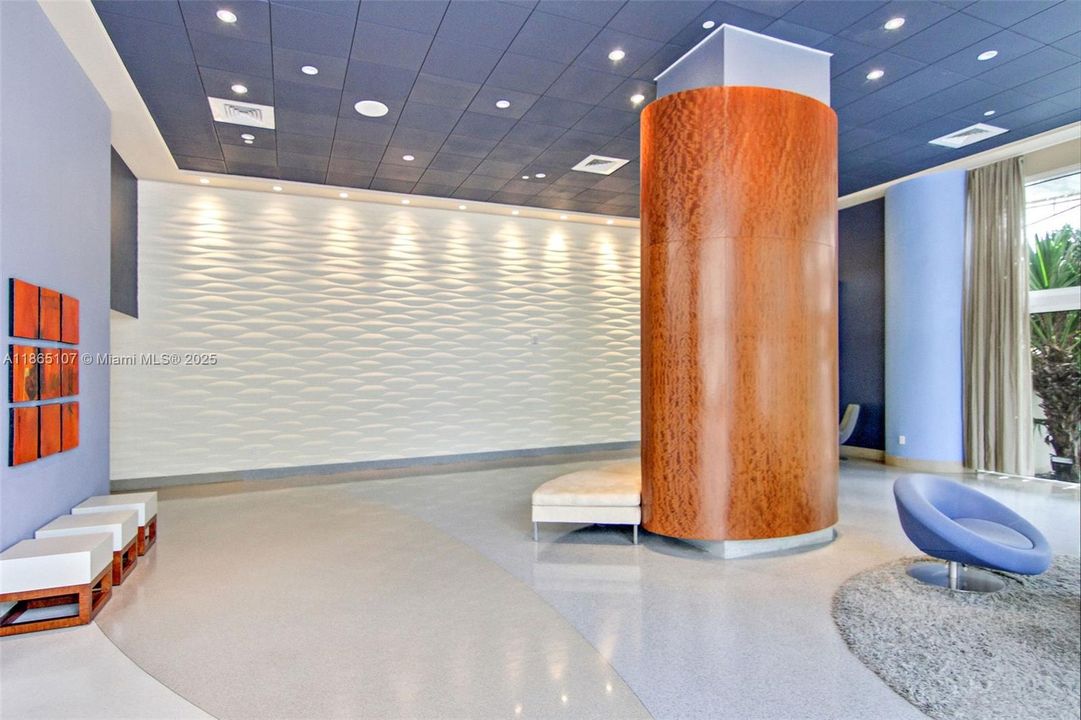 For Sale: $2,899,000 (3 beds, 2 baths, 1761 Square Feet)