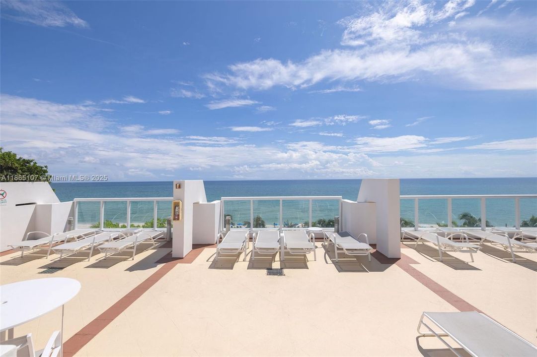 For Sale: $2,899,000 (3 beds, 2 baths, 1761 Square Feet)