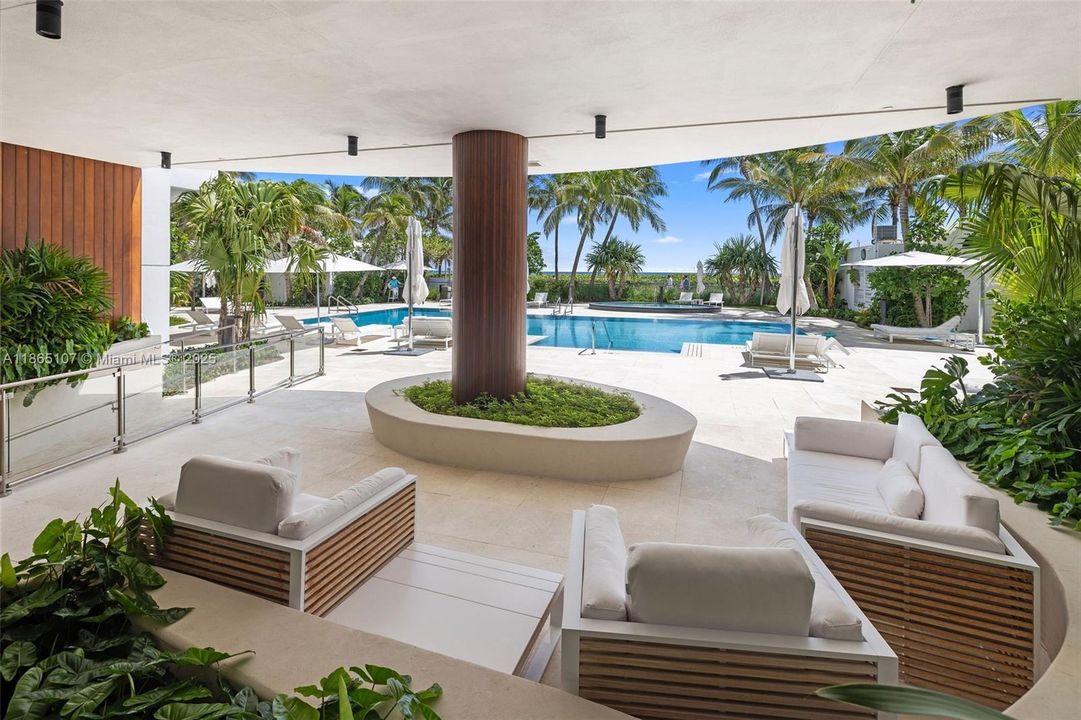 For Sale: $2,899,000 (3 beds, 2 baths, 1761 Square Feet)