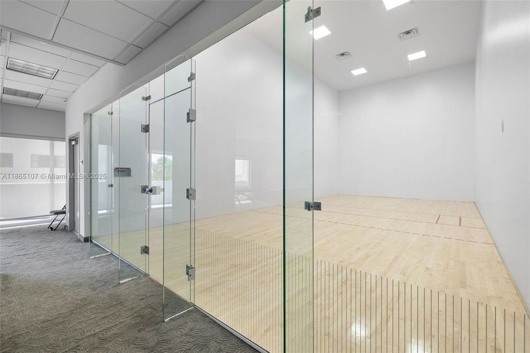 For Sale: $2,899,000 (3 beds, 2 baths, 1761 Square Feet)